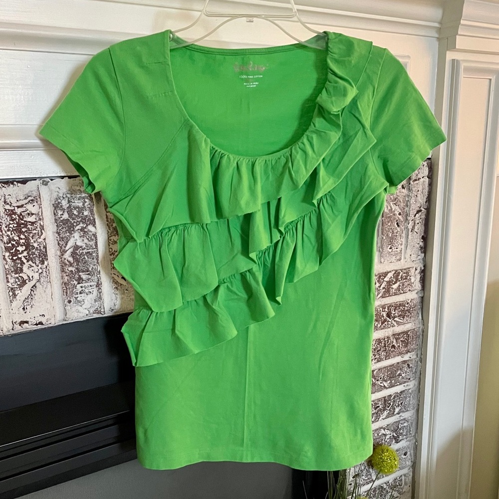 ❌SOLD❌ Lilly Pulitzer Ruffle front tee
